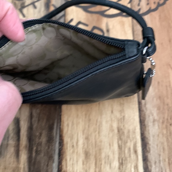 Coach wristlet - Picture 5 of 5
